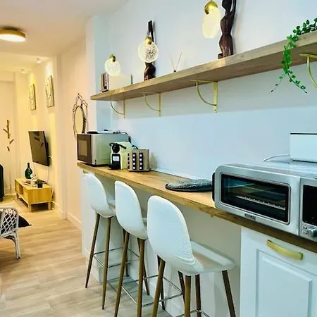 New Luxurious Studio With Patio/center Apartment *