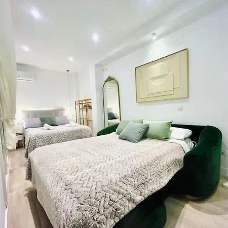 New Luxurious Studio With Patio/center Malaga