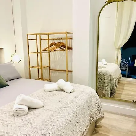 New Luxurious Studio With Patio/center Apartment Malaga