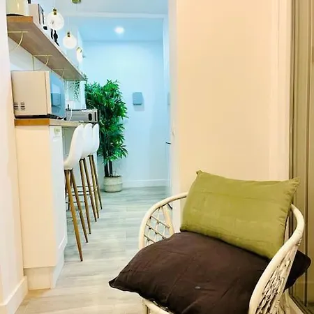 New Luxurious Studio With Patio/center Apartment Malaga